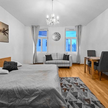 וינה Three-Bedroom, Three King-Size Bed Retreat מראה חיצוני תמונה