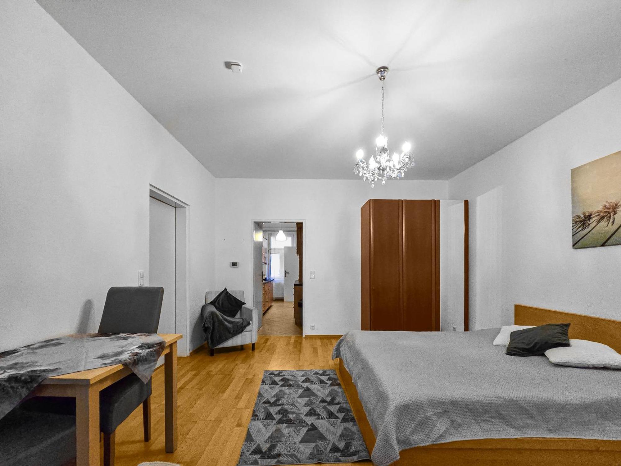 וינה Three-Bedroom, Three King-Size Bed Retreat מראה חיצוני תמונה
