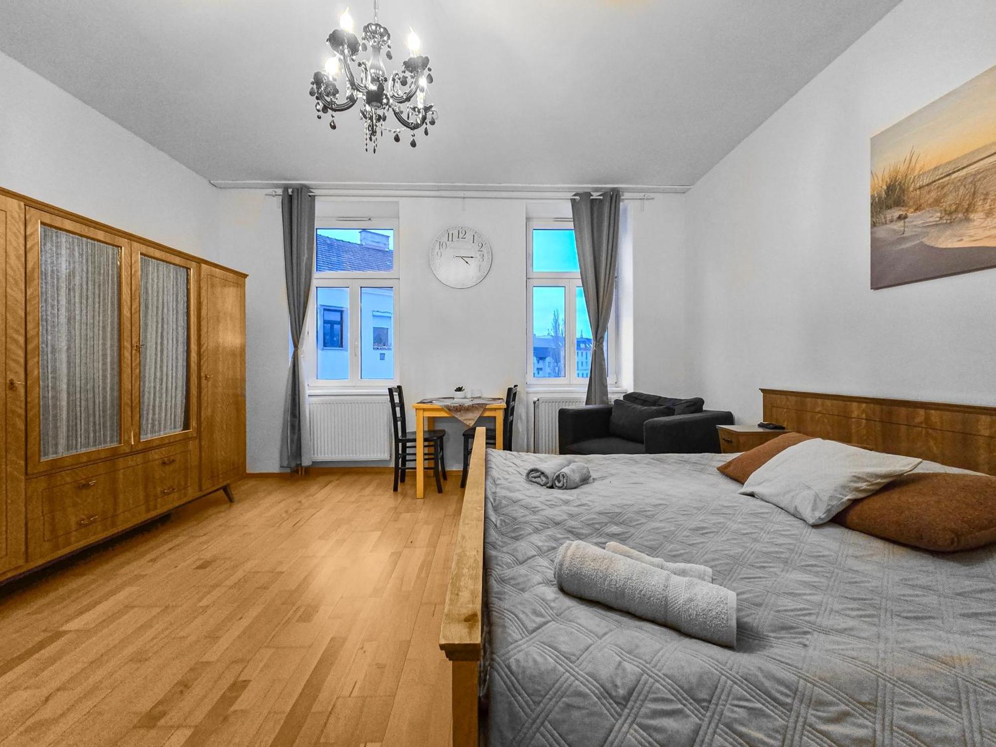 וינה Three-Bedroom, Three King-Size Bed Retreat מראה חיצוני תמונה