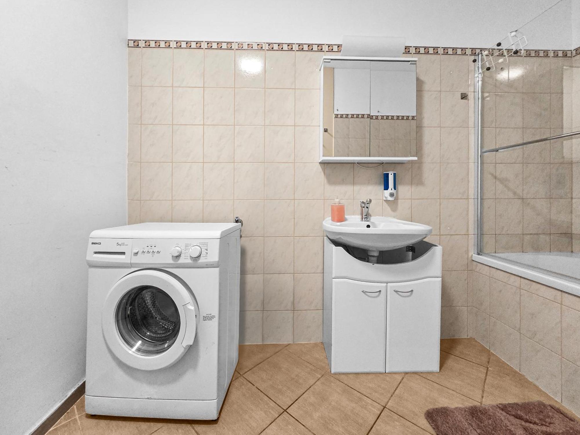 וינה Three-Bedroom, Three King-Size Bed Retreat מראה חיצוני תמונה